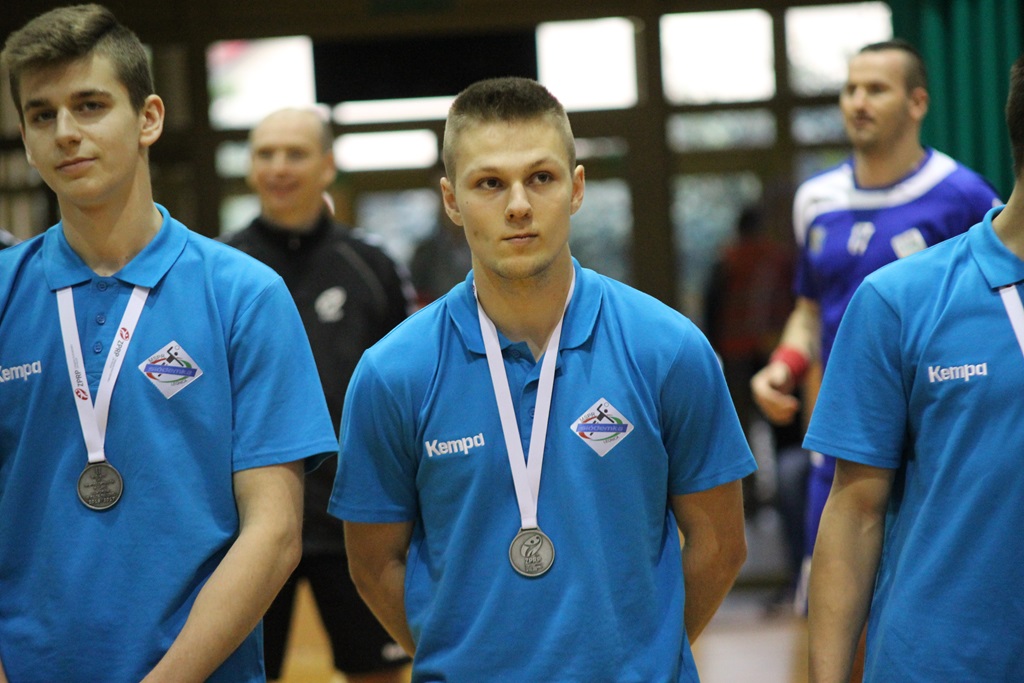Juniorzy Siódemki Miedź przywitani oklaskami przez kibiców