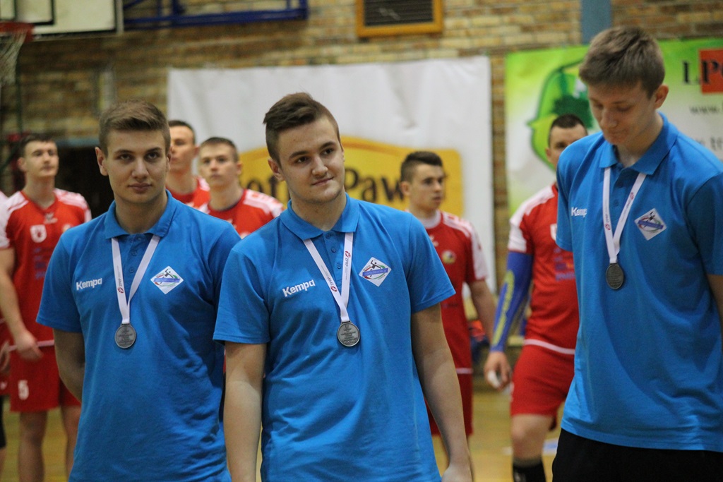 Juniorzy Siódemki Miedź przywitani oklaskami przez kibiców