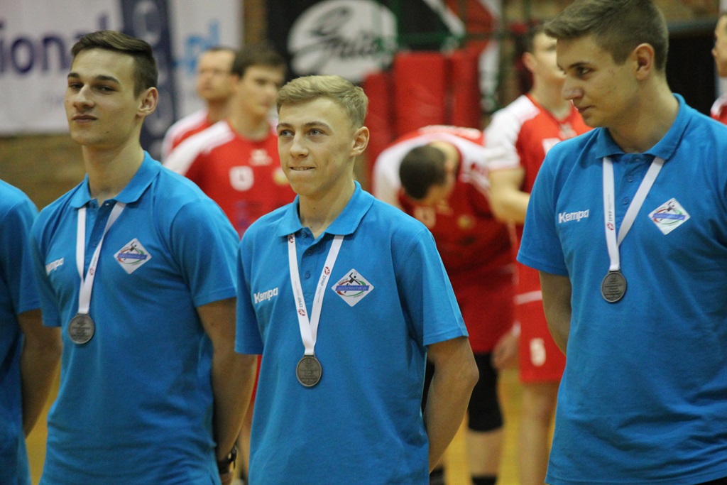Juniorzy Siódemki Miedź przywitani oklaskami przez kibiców