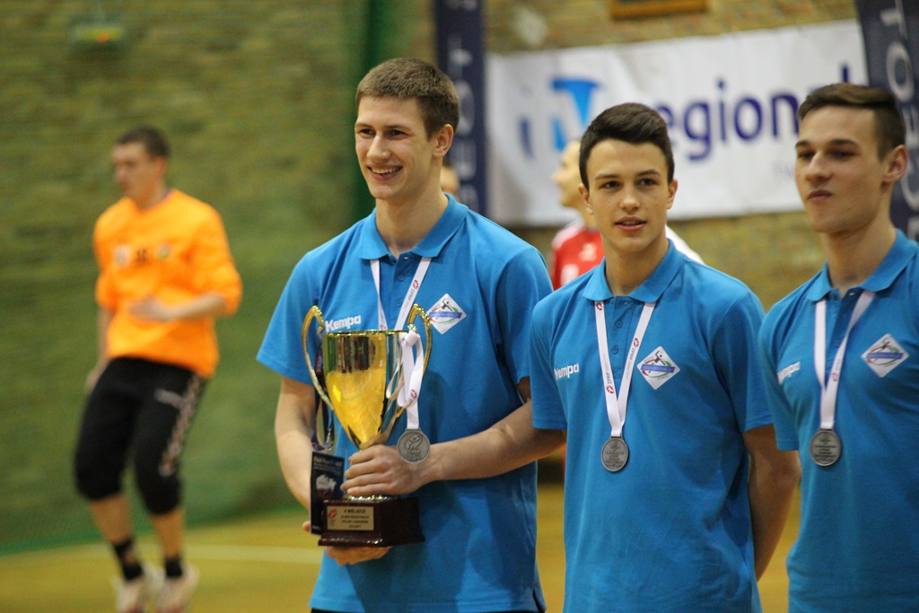 Juniorzy Siódemki Miedź przywitani oklaskami przez kibiców