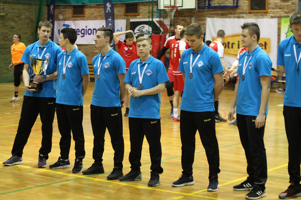 Juniorzy Siódemki Miedź przywitani oklaskami przez kibiców