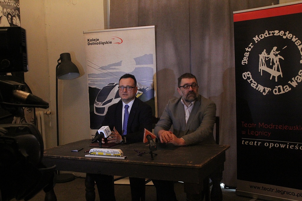 W Caffe Modjeska podpisano teatralno - kolejowe porozumienie