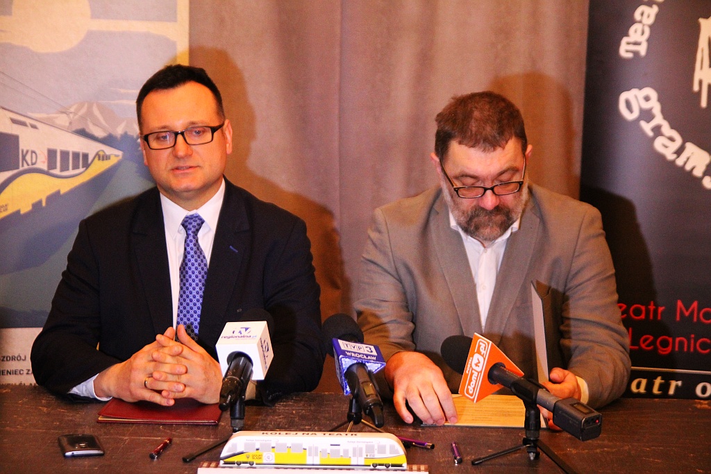 W Caffe Modjeska podpisano teatralno - kolejowe porozumienie