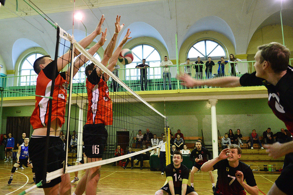 Siatkarze Ikara Legnica zmietli z parkietu Ren But Złotoryja
