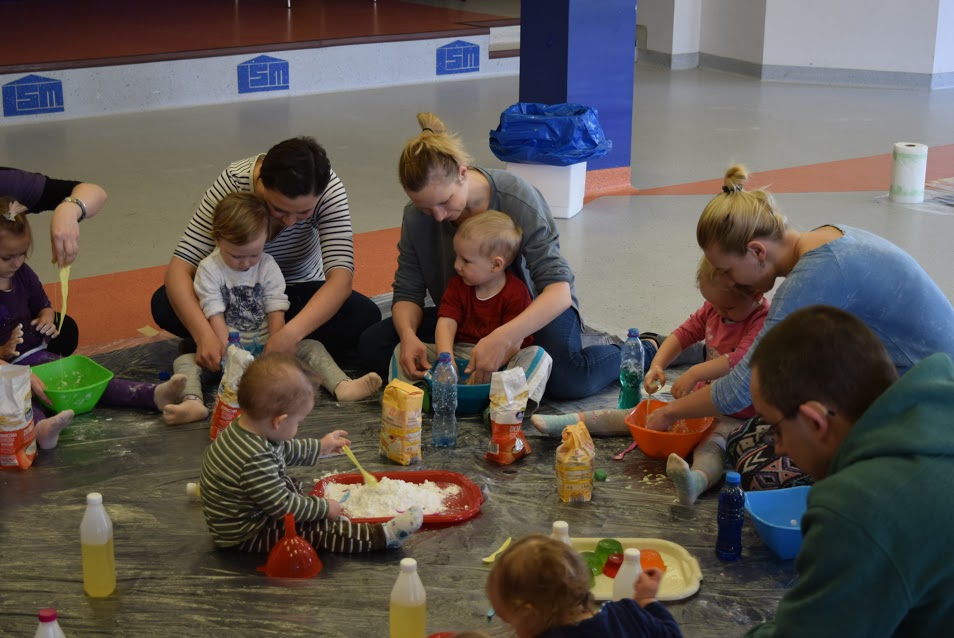 W „Koperniku” odbywają się kreatywne zajęcia scenoplastyczne