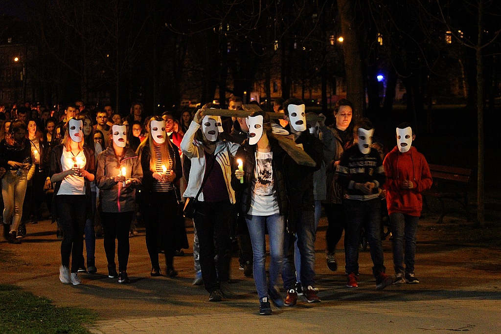 Blisko trzysta osób modliło się podczas Drogi Krzyżowej