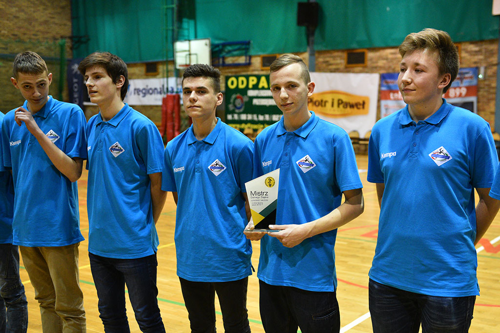 Juniorzy młodsi Siódemki Miedź Legnica ze złotymi medalami