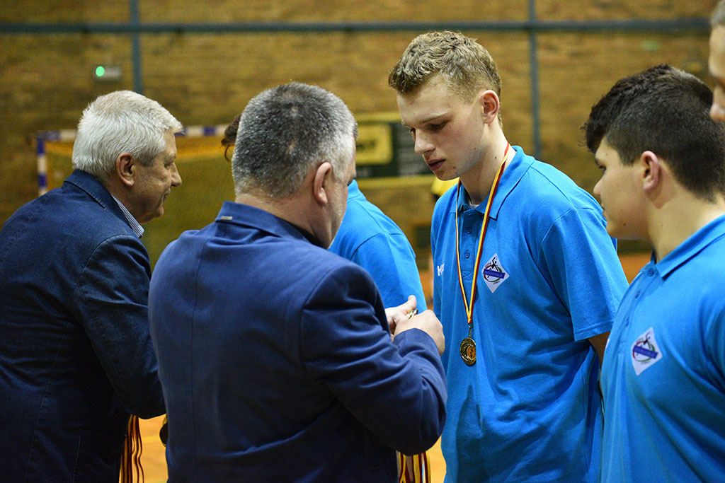 Juniorzy młodsi Siódemki Miedź Legnica ze złotymi medalami