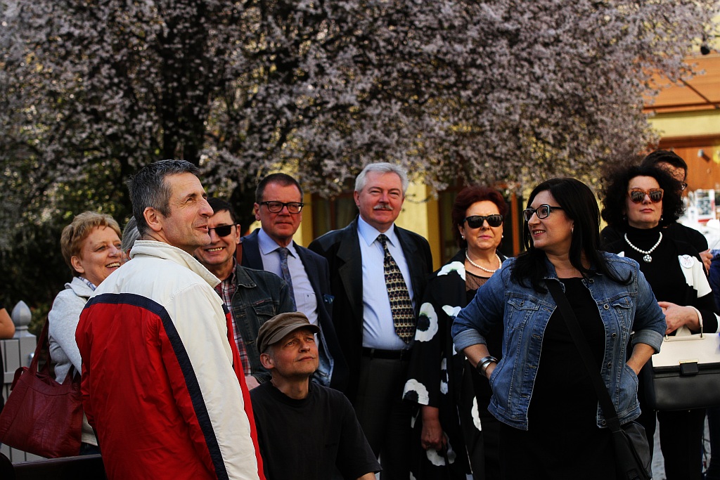 KOD uczcił w legnickim rynku 20. rocznicę uchwalenia konstytucji