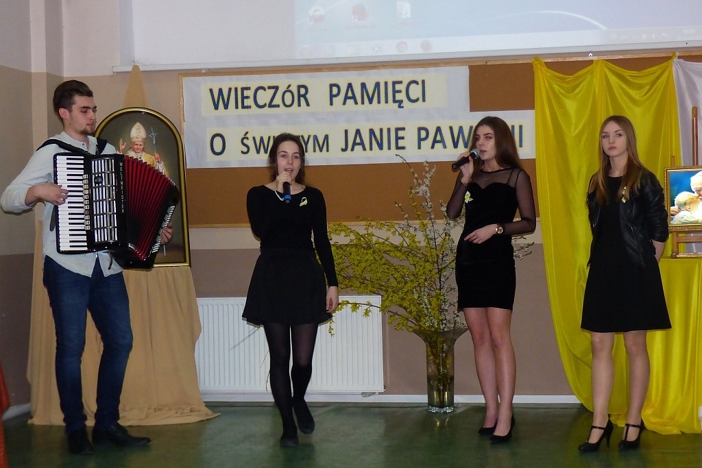 Kolejny raz uczniowie oddali hołd Świętemu Janowi Pawłowi II