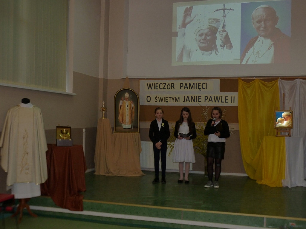 Kolejny raz uczniowie oddali hołd Świętemu Janowi Pawłowi II
