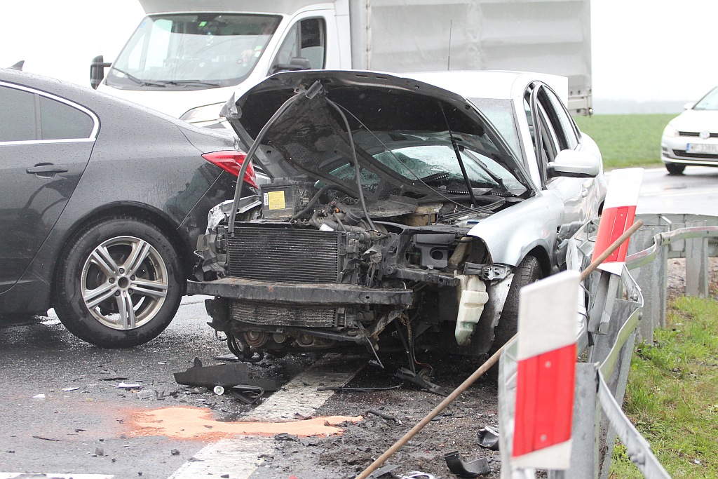 Wypadek na drodze do Złotoryi przy zjeździe na autostradę