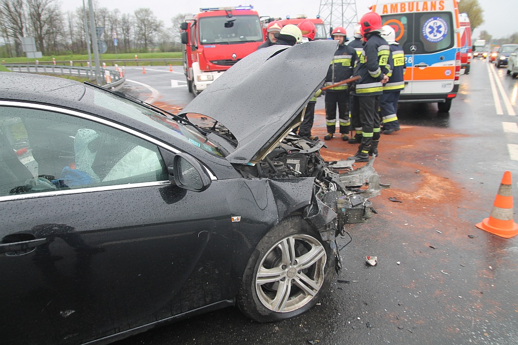 Wypadek na drodze do Złotoryi przy zjeździe na autostradę