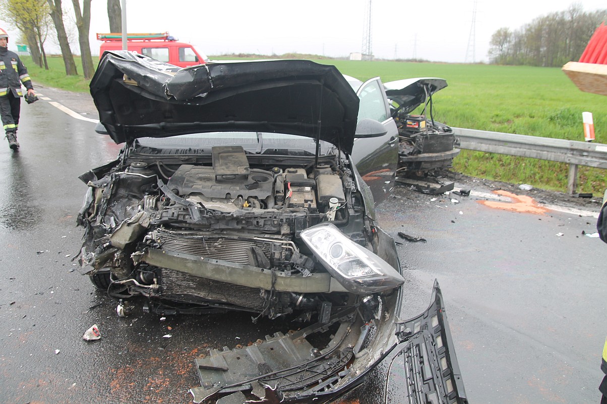 Wypadek na drodze do Złotoryi przy zjeździe na autostradę