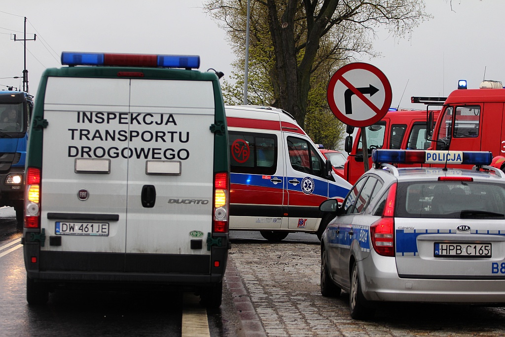 Wypadek na drodze do Złotoryi przy zjeździe na autostradę