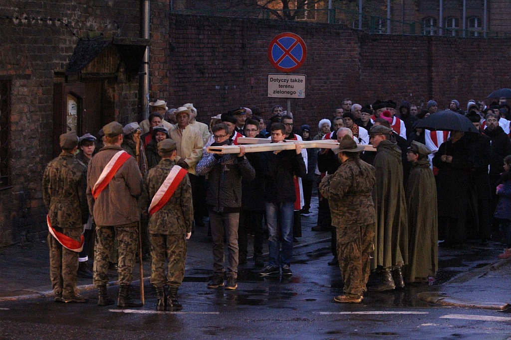 Blisko pięćset osób przeszło Drogą Krzyżową w Legnicy