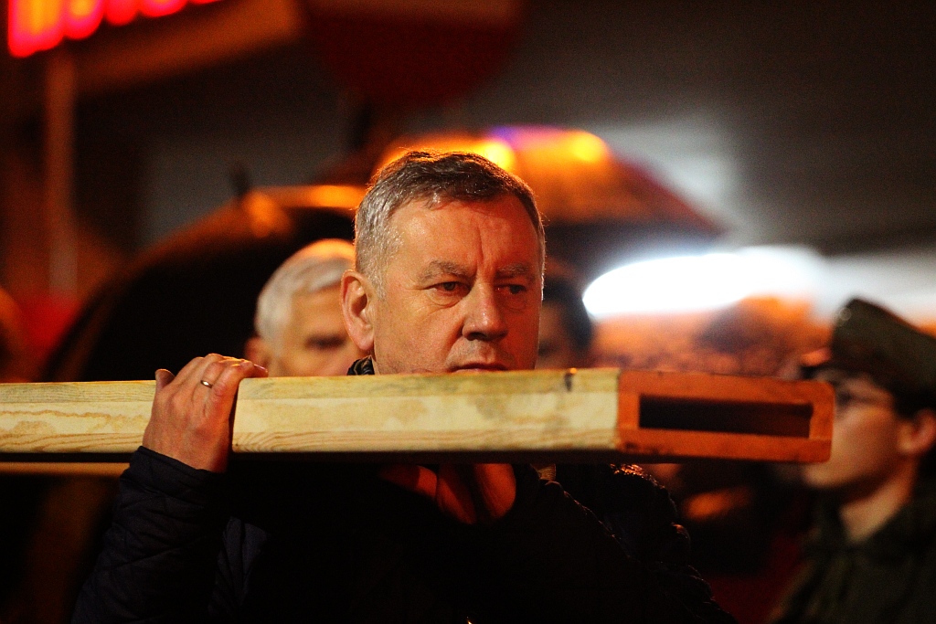 Blisko pięćset osób przeszło Drogą Krzyżową w Legnicy