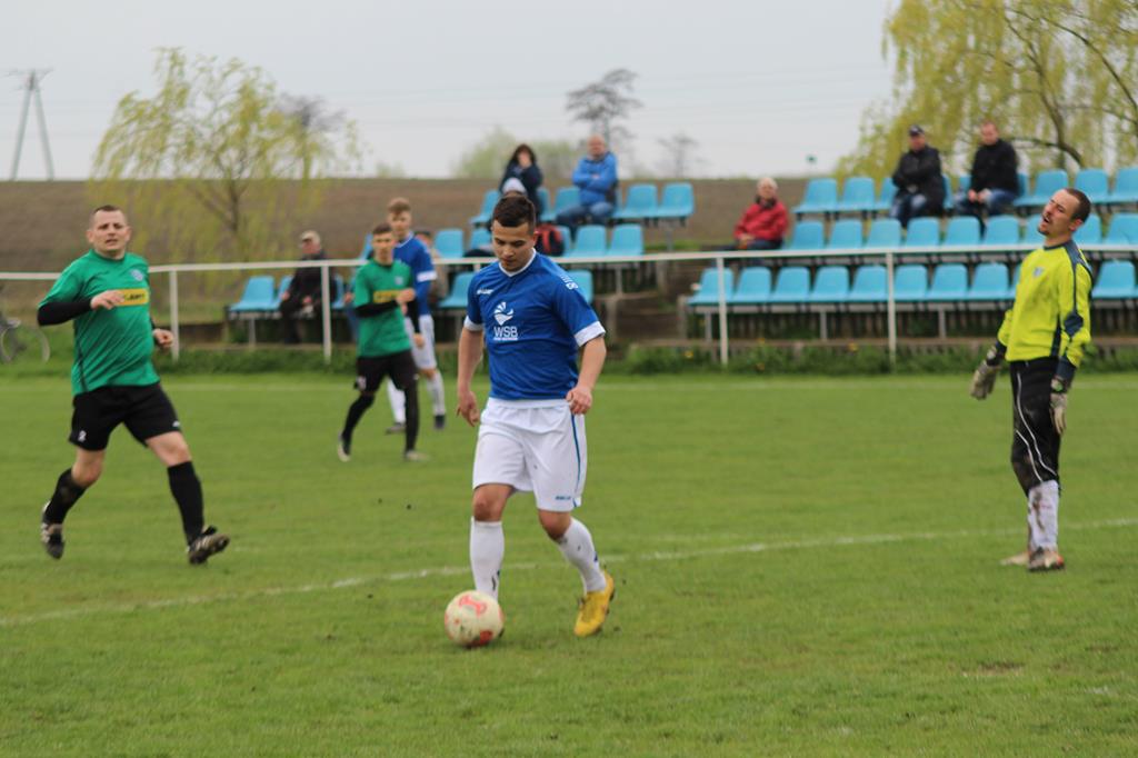 Niski lot Mewy Kunice w starciu ze Zrywem Kłębanowice