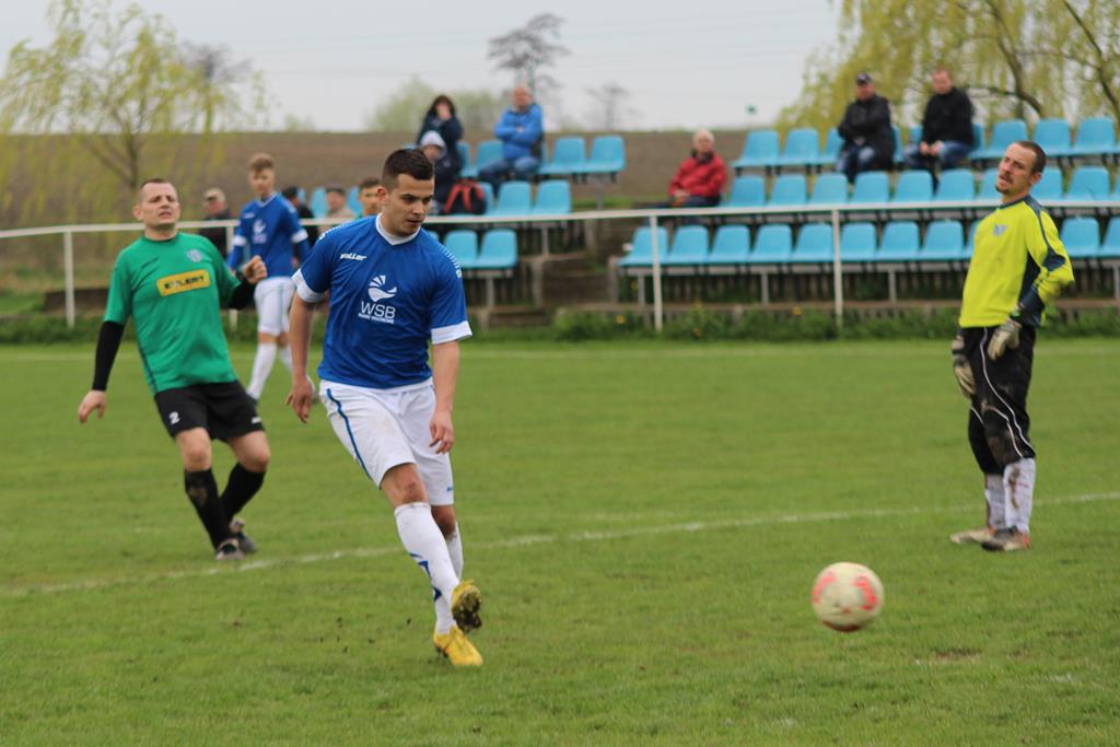 Niski lot Mewy Kunice w starciu ze Zrywem Kłębanowice