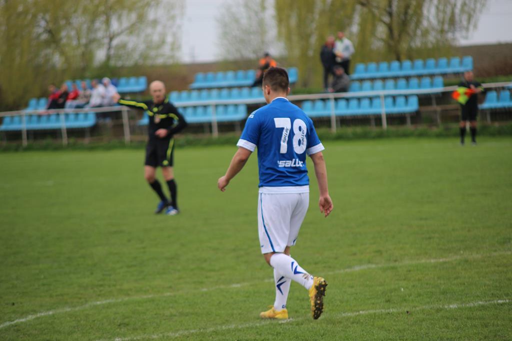 Niski lot Mewy Kunice w starciu ze Zrywem Kłębanowice