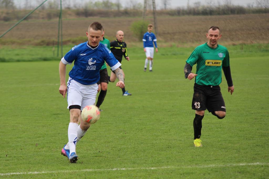 Niski lot Mewy Kunice w starciu ze Zrywem Kłębanowice