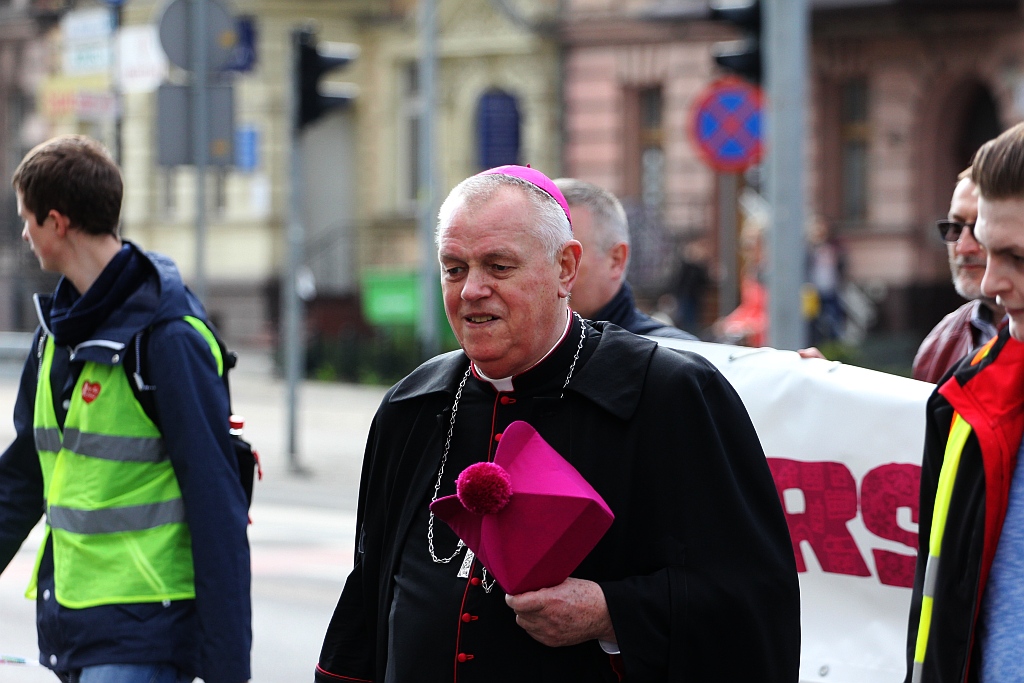Blisko 2 tys. wiernych przeszło w Marszu dla Życia i Rodziny