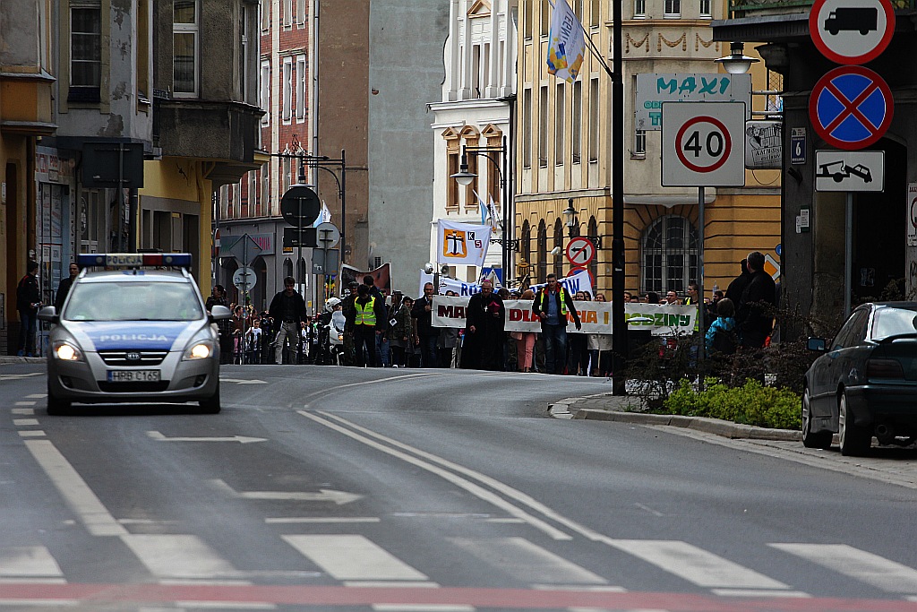 Blisko 2 tys. wiernych przeszło w Marszu dla Życia i Rodziny
