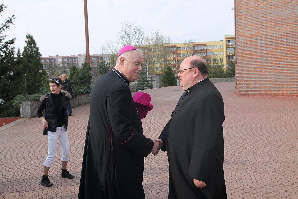 Blisko 2 tys. wiernych przeszło w Marszu dla Życia i Rodziny