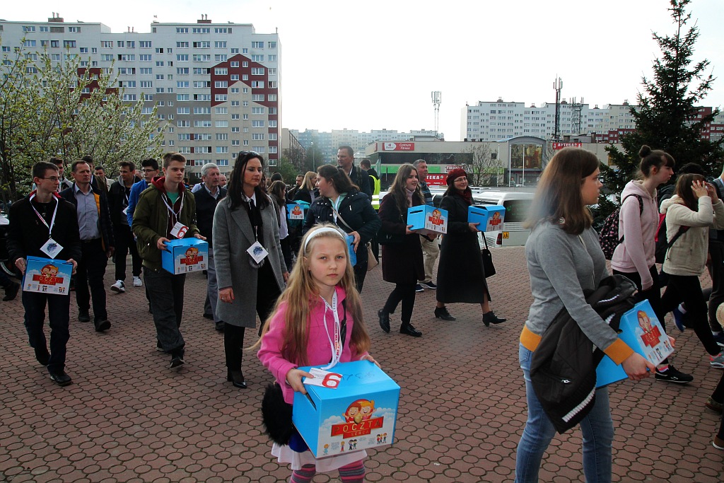 Blisko 2 tys. wiernych przeszło w Marszu dla Życia i Rodziny