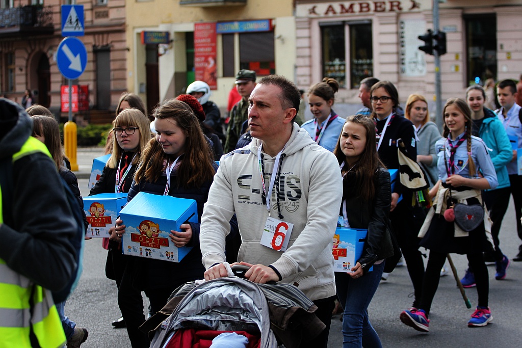 Blisko 2 tys. wiernych przeszło w Marszu dla Życia i Rodziny