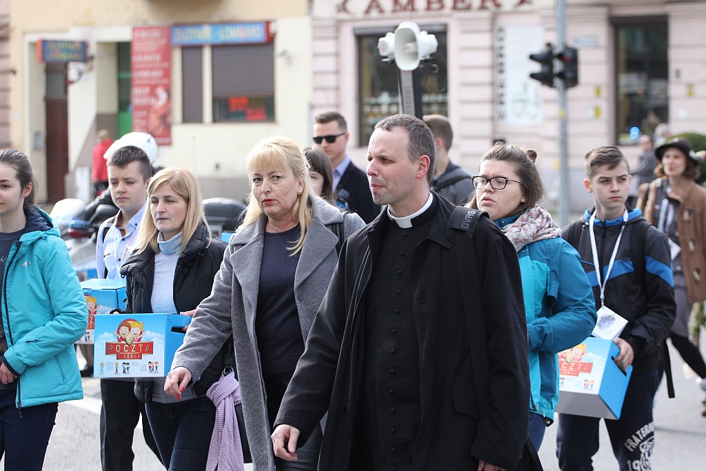 Blisko 2 tys. wiernych przeszło w Marszu dla Życia i Rodziny