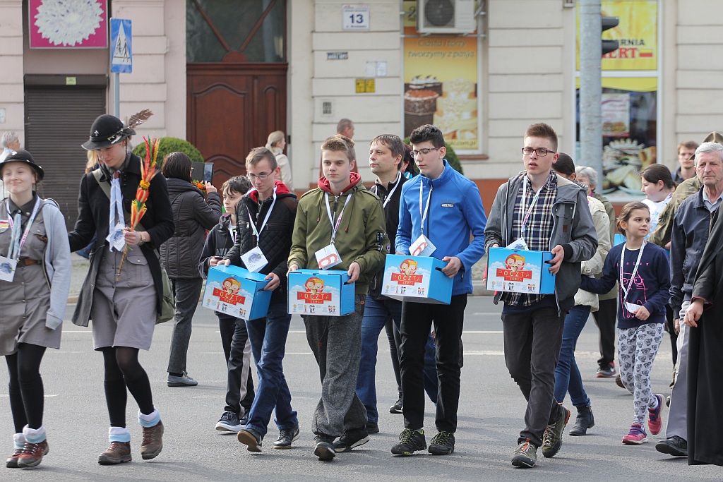 Blisko 2 tys. wiernych przeszło w Marszu dla Życia i Rodziny