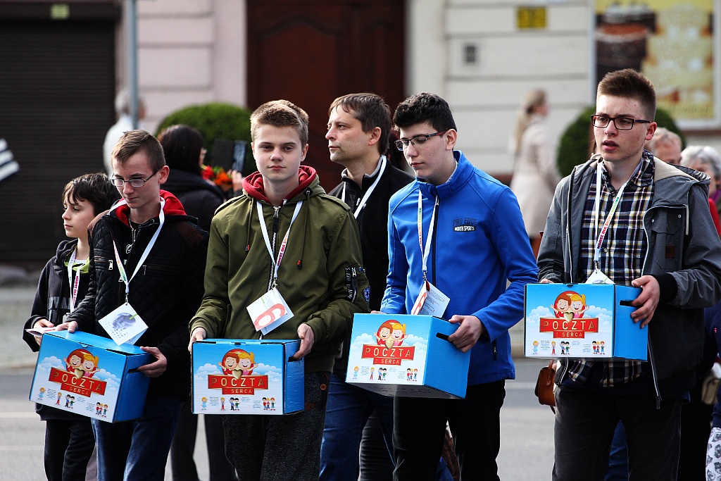 Blisko 2 tys. wiernych przeszło w Marszu dla Życia i Rodziny