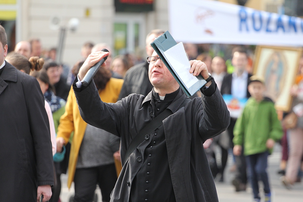 Blisko 2 tys. wiernych przeszło w Marszu dla Życia i Rodziny