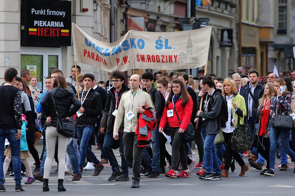 Blisko 2 tys. wiernych przeszło w Marszu dla Życia i Rodziny