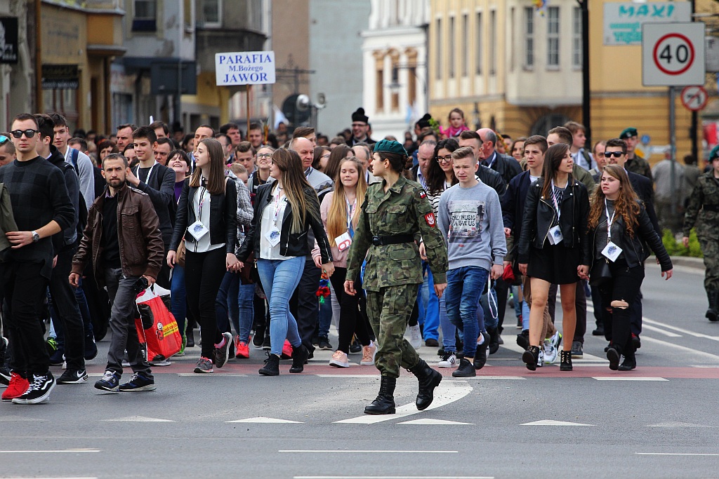 Blisko 2 tys. wiernych przeszło w Marszu dla Życia i Rodziny