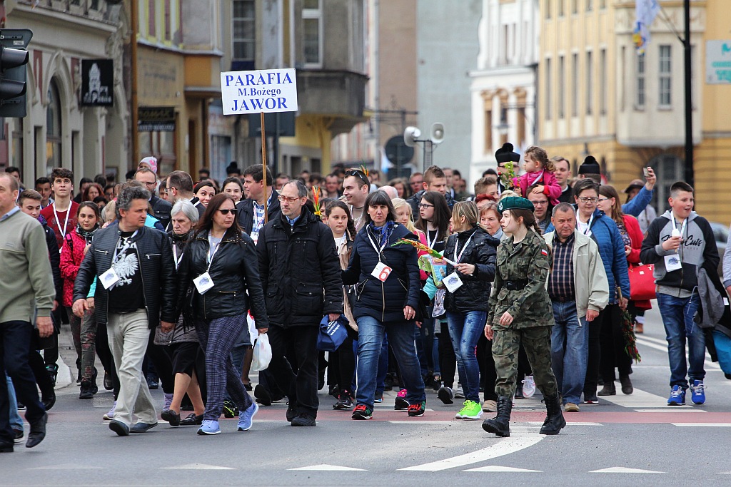 Blisko 2 tys. wiernych przeszło w Marszu dla Życia i Rodziny