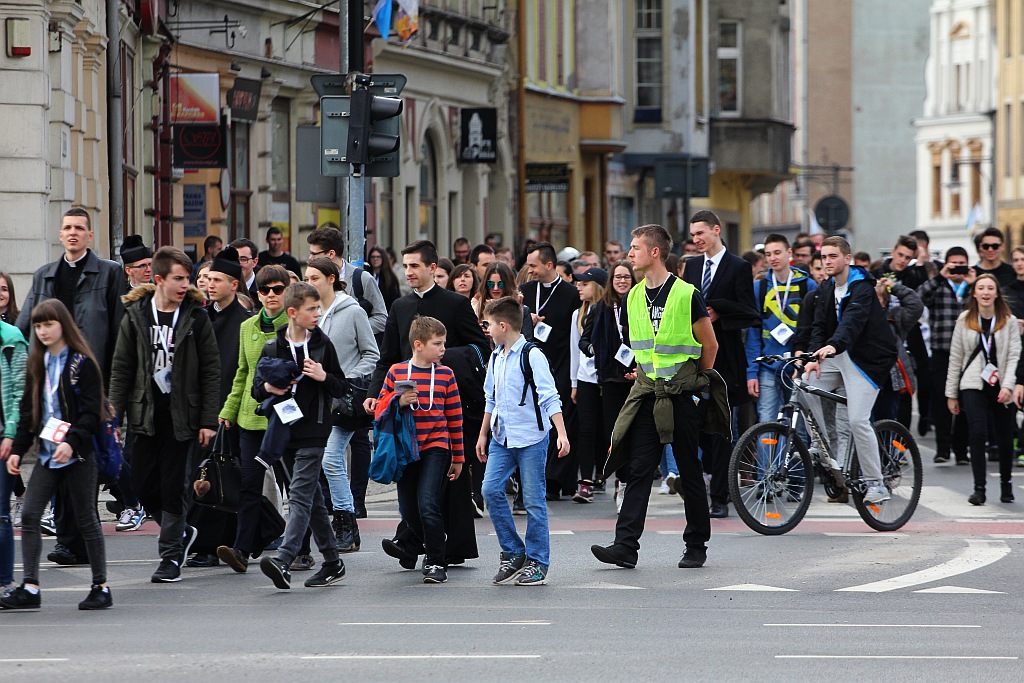 Blisko 2 tys. wiernych przeszło w Marszu dla Życia i Rodziny