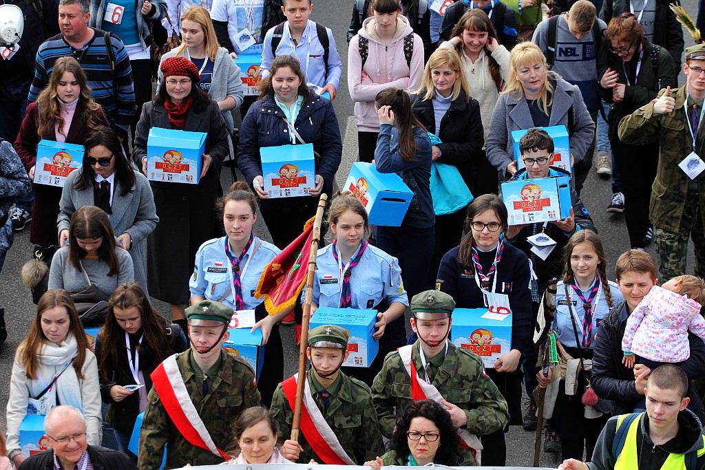 Blisko 2 tys. wiernych przeszło w Marszu dla Życia i Rodziny
