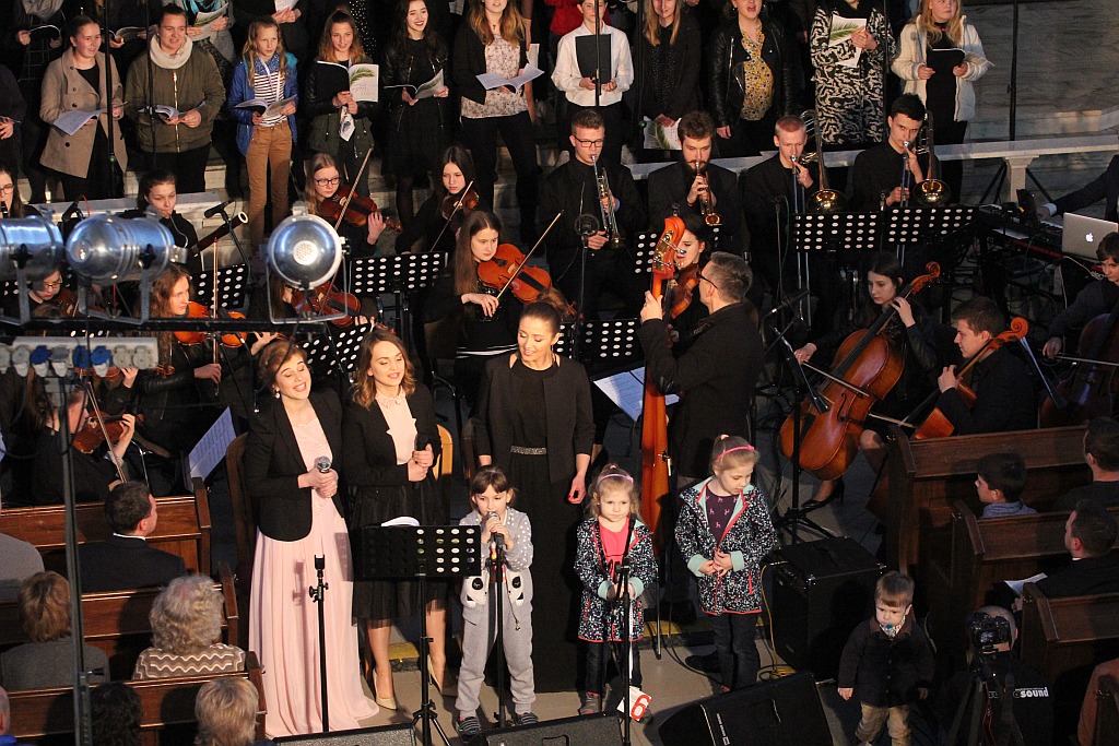 Budowanie mostów w kościele Matki Bożej Królowej Polski