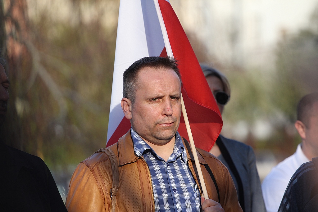 Rocznica katastrofy: apel pamięci, kwiaty pod tablicą i msza