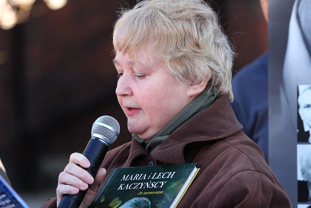 Rocznica katastrofy: apel pamięci, kwiaty pod tablicą i msza
