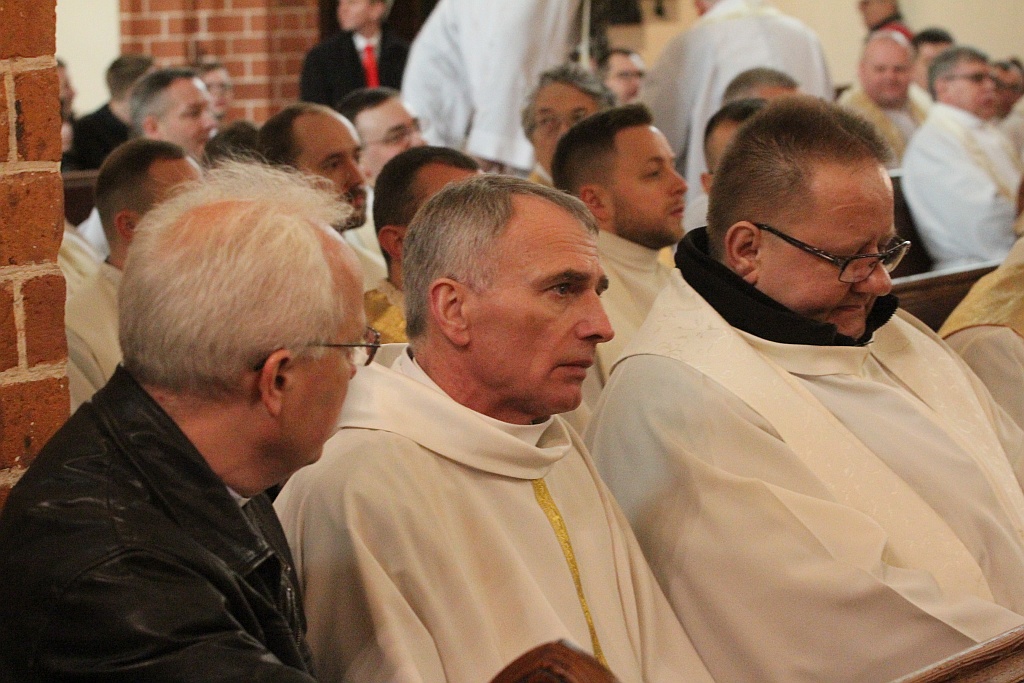 W katedrze ponad 150 księży uczestniczyło we Mszy Krzyżma