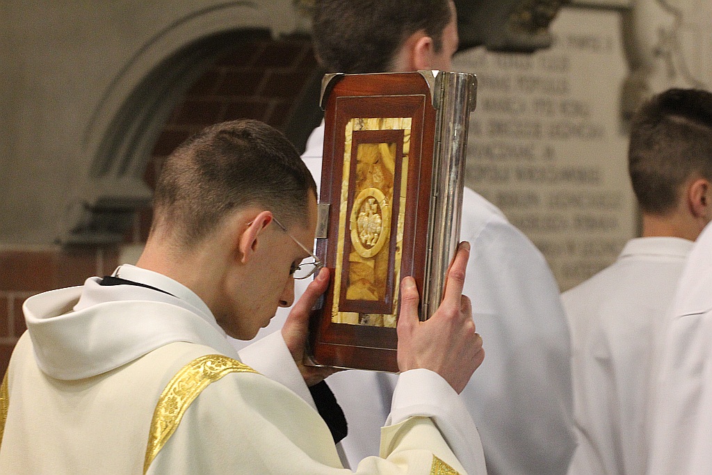W katedrze ponad 150 księży uczestniczyło we Mszy Krzyżma