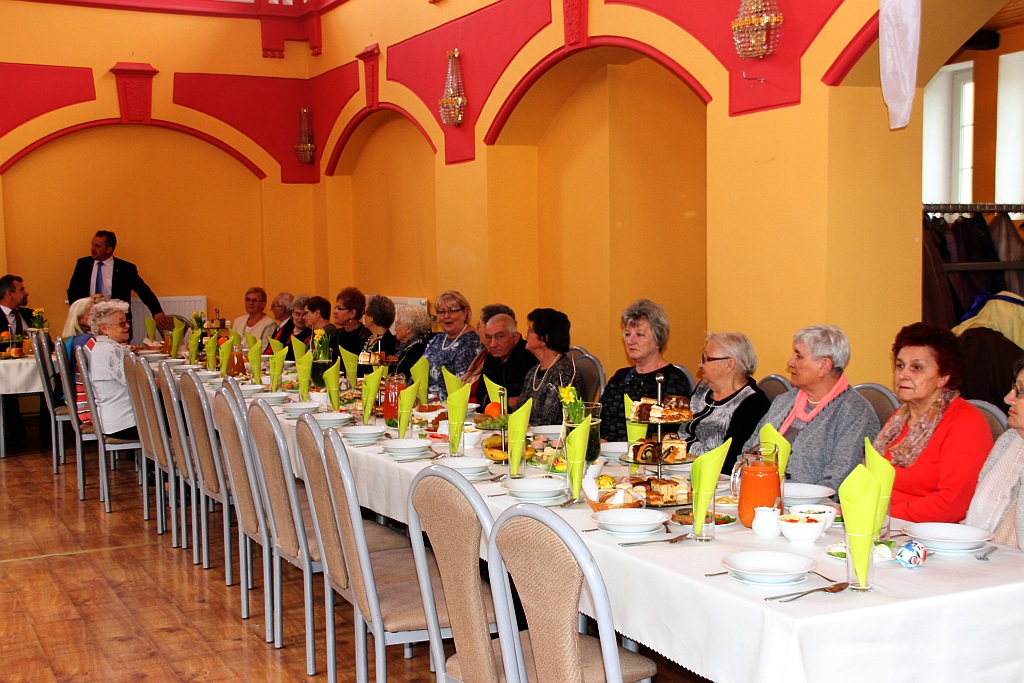 Śniadanie wielkanocne dla samotnych i potrzebujących