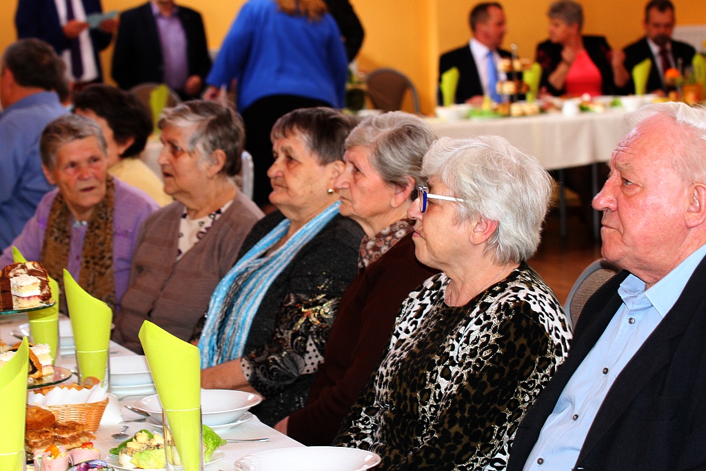 Śniadanie wielkanocne dla samotnych i potrzebujących