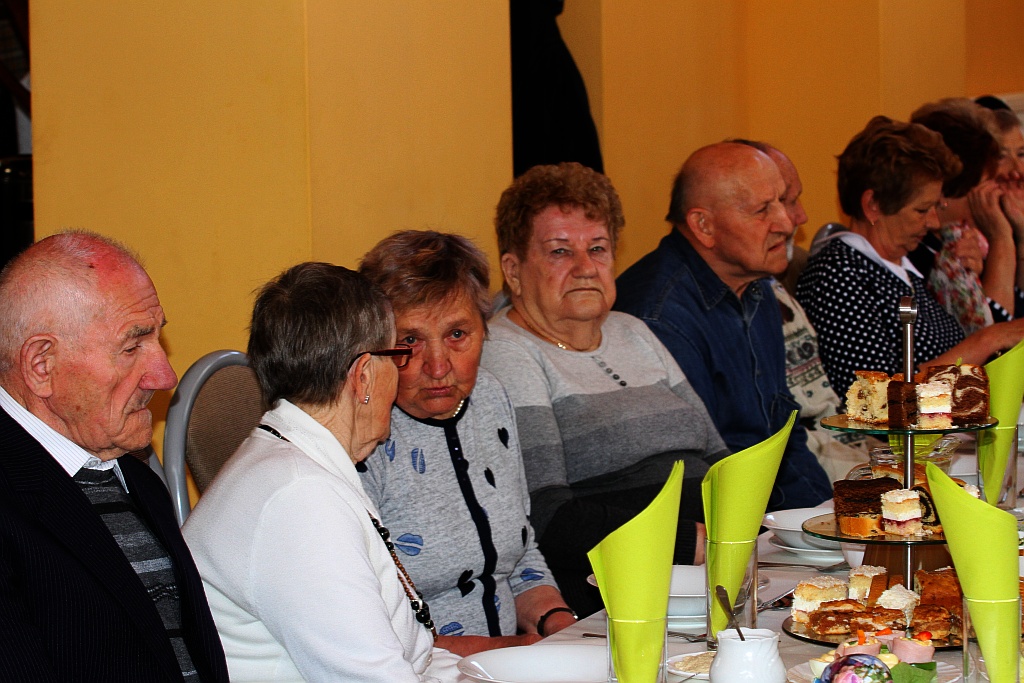 Śniadanie wielkanocne dla samotnych i potrzebujących