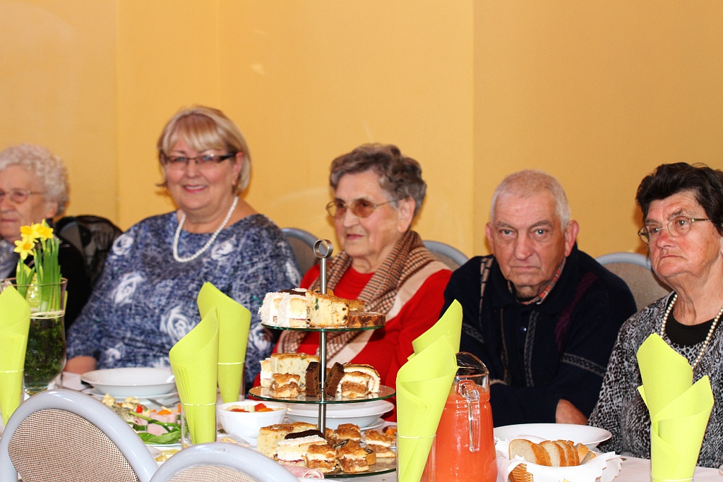 Śniadanie wielkanocne dla samotnych i potrzebujących