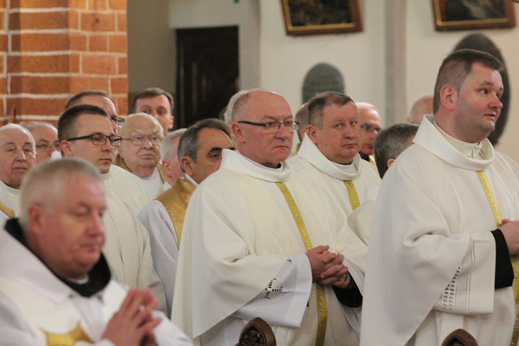 W katedrze ponad 150 księży uczestniczyło we Mszy Krzyżma