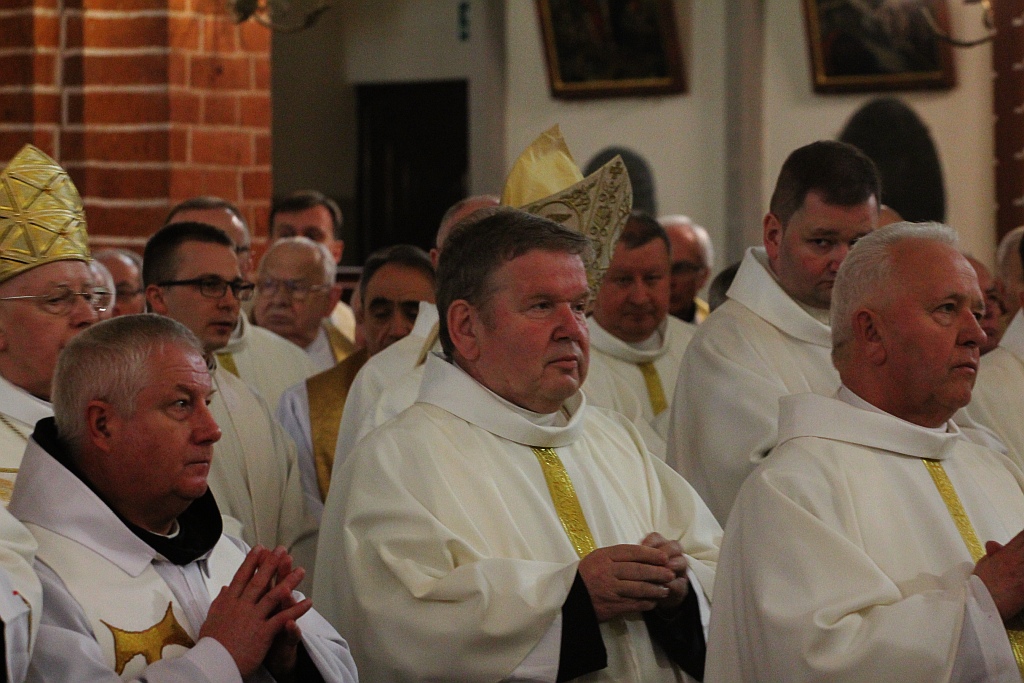 W katedrze ponad 150 księży uczestniczyło we Mszy Krzyżma